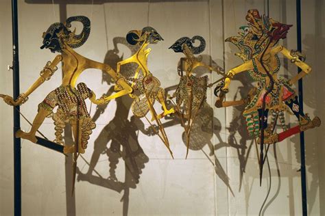 Wayang Windu: Unmasking the Shadow Plays of Javanese History!